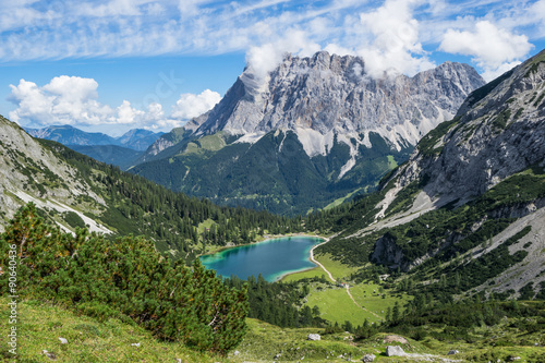 Zugspitze mit Bergsee
