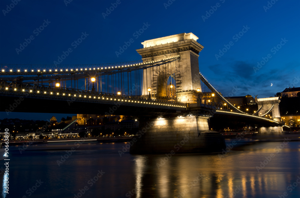 Obraz premium Széchenyi Chain Bridge Budapest Hungary at Night