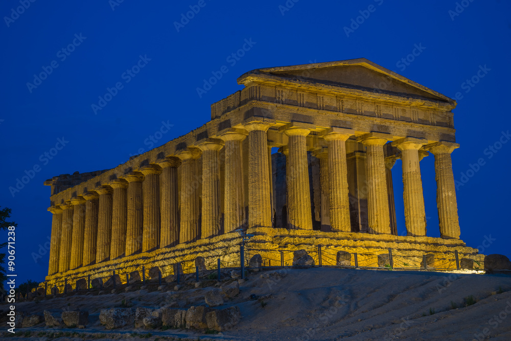 Fototapeta premium Concordia Temple at the Blue Hour