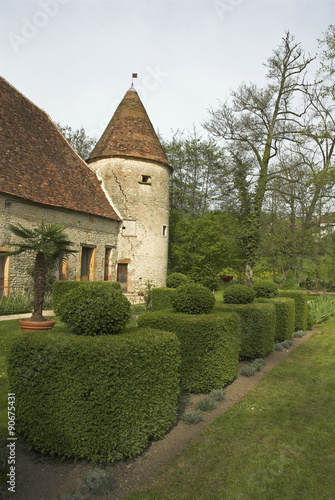 Chateau XVIIé et jardins, labyrinthe de buis, buxus sempevirens, Cormatin, 71 photo