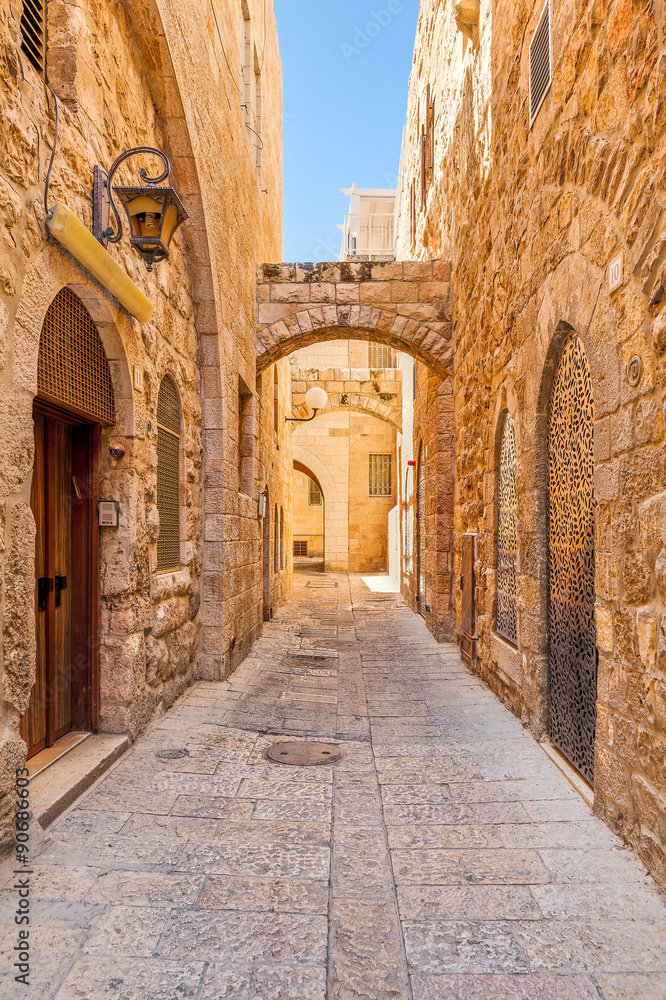 Obraz premium Narrow street among old stone walls of Jewish Quarter in Jerusal