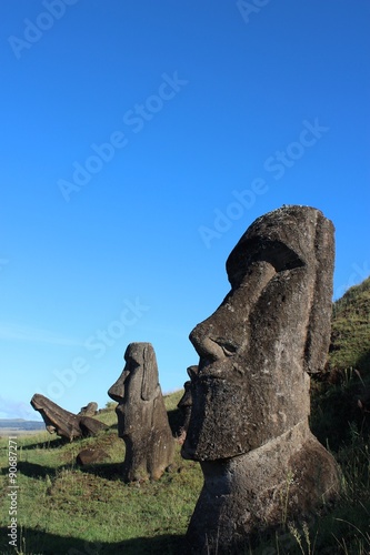 イースター島のモアイ像 © サラリーマン