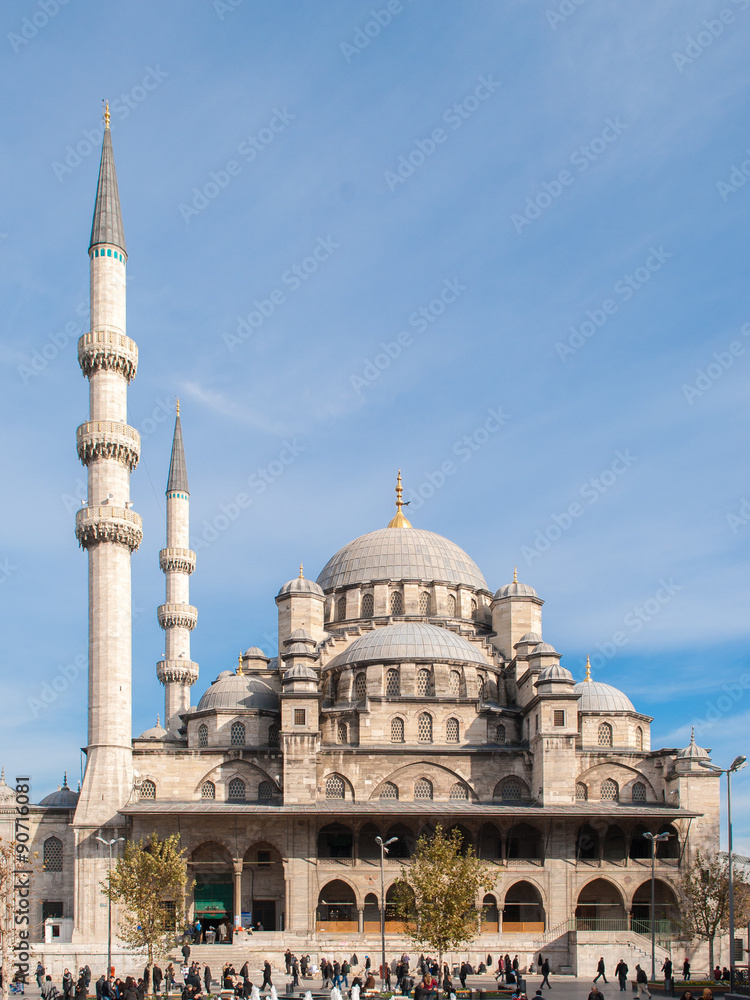 Fototapeta premium The Yeni Cami mosque in Istanbul