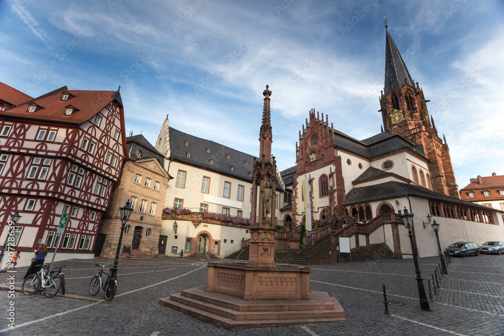 Fototapeta premium stiftskirchenplatz aschaffenburg germany