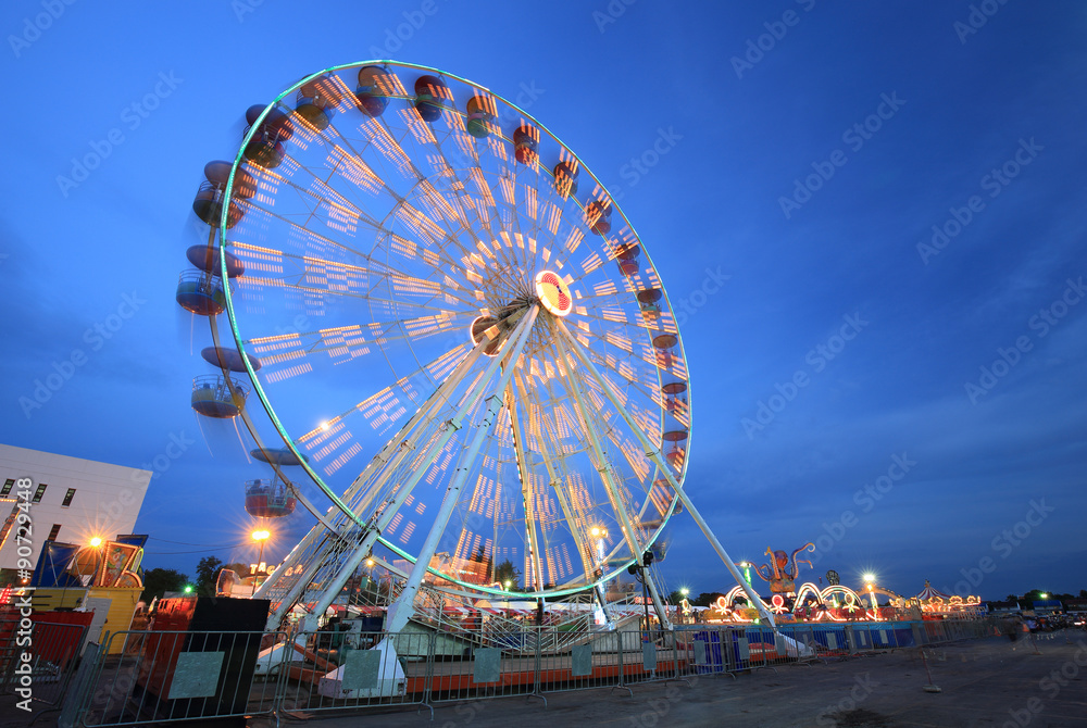 Ferris Wheel at amusement park - obrazy, fototapety, plakaty 