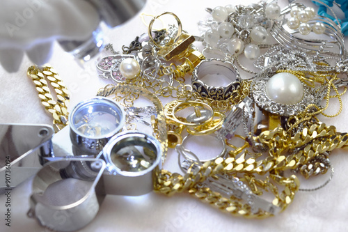 ルーペと宝飾品