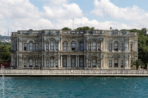 Beylerbeyi palace frontal from Bosphorus