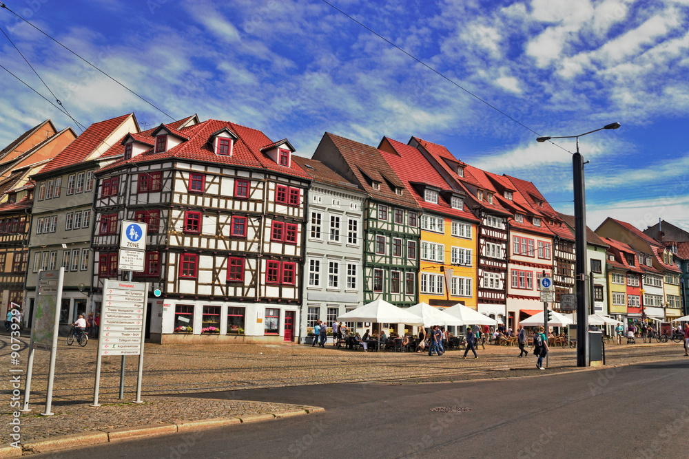 Erfurt, Deutschland - Häuserzeile am Domplatz