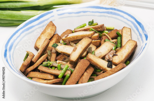 Smoked tofu with green vegetables
