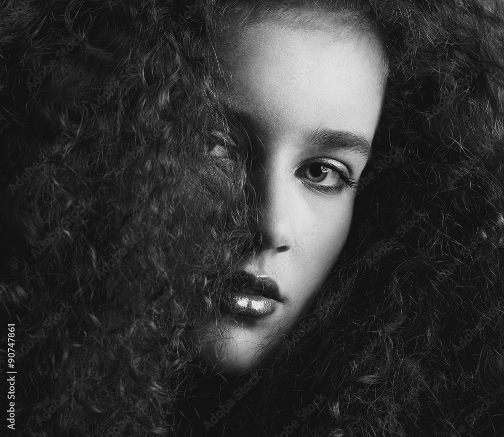 Black and white portrait of a a beautiful female fashion mode