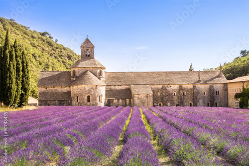 Abbaye Notre-Dame de Senanque, Provence photo