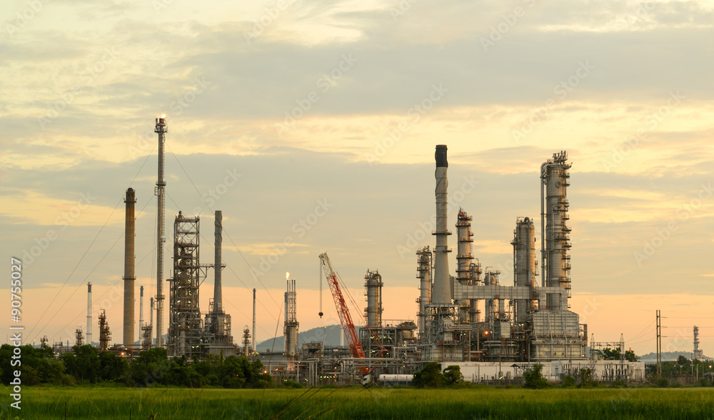 Fototapeta premium Oil refinery