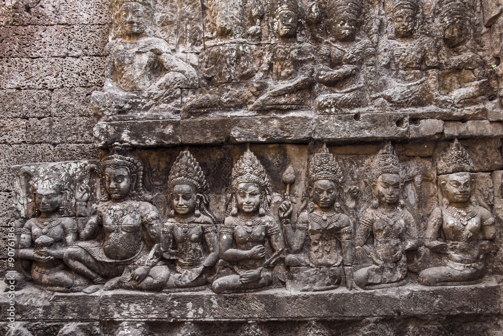 Apsara carvings status on the wall of Angkor temple, world herit Apsara carvings status on the wall of Angkor temple, world herit