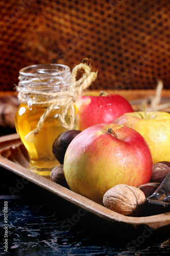 Honey, nuts and apples