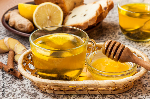 tea with lemon and honey