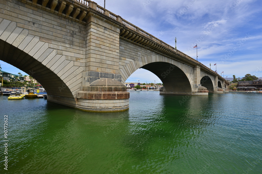 Fototapeta premium London Bridge at Lake Havasu in Arizona, America.