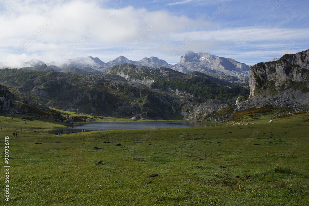 Fototapeta premium lagos de Covadonga en los picos de Europa