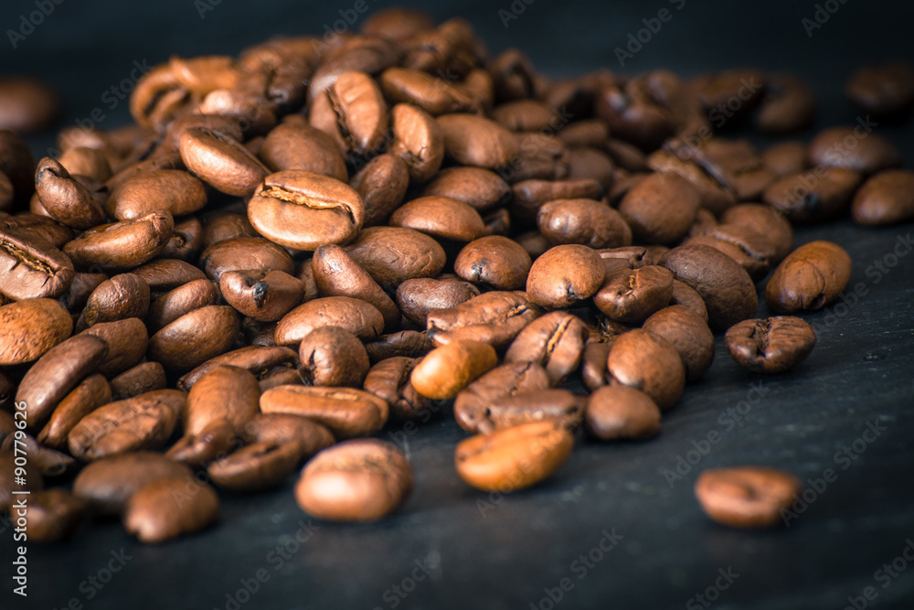 Naklejka premium coffee beans on the black background