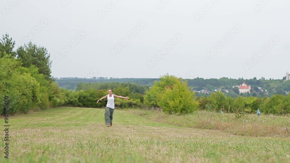 Young woman running on the meadow, slow motion
Young woman running on the meadow, slow motion