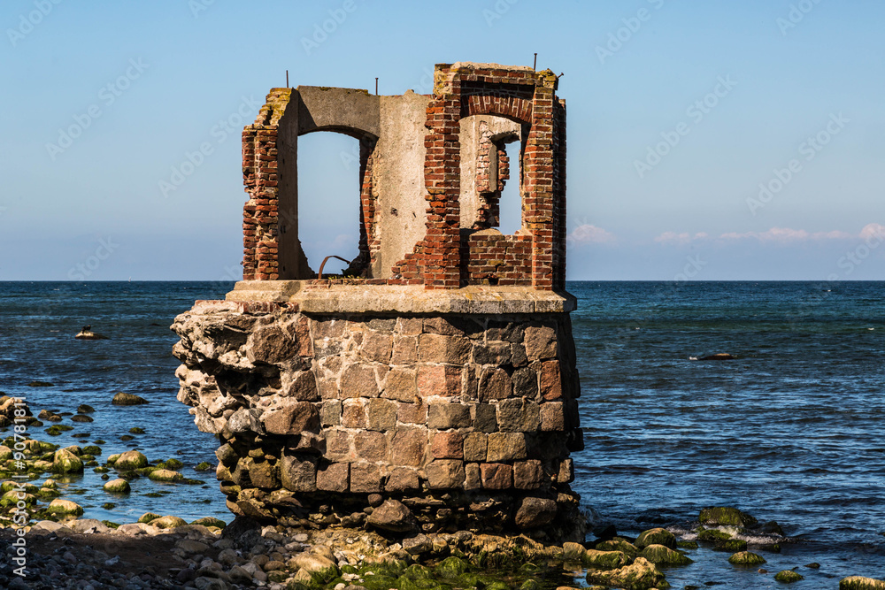 Fototapeta premium Kreideküste Rügen Verlassenes Gebäude