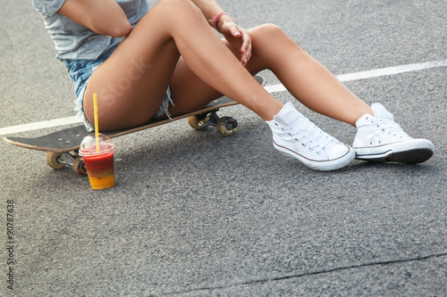 Quadro su tela Skateboard, sexy legs and smoothie drink