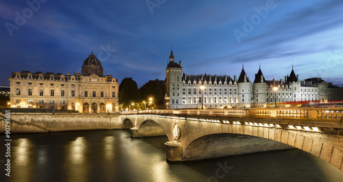 Paris et Quai de Seine #90791681