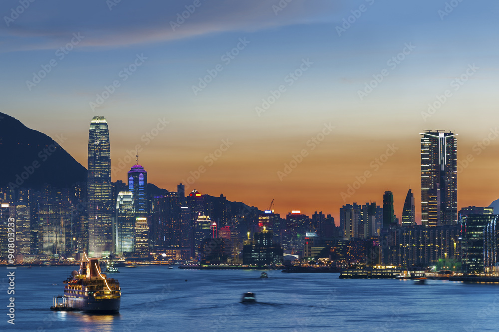 Fototapeta premium Victoria Harbor of Hong Kong under sunset