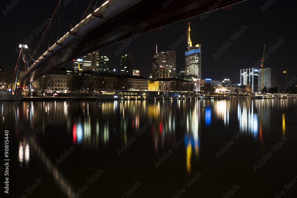 Frankfurt mit Hohlbeinsteg und Skyline Frankfurt mit Hohlbeinsteg und Skyline