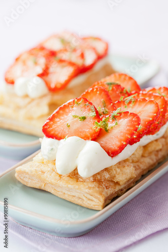 Puff pastry tarts with cream and strawberries