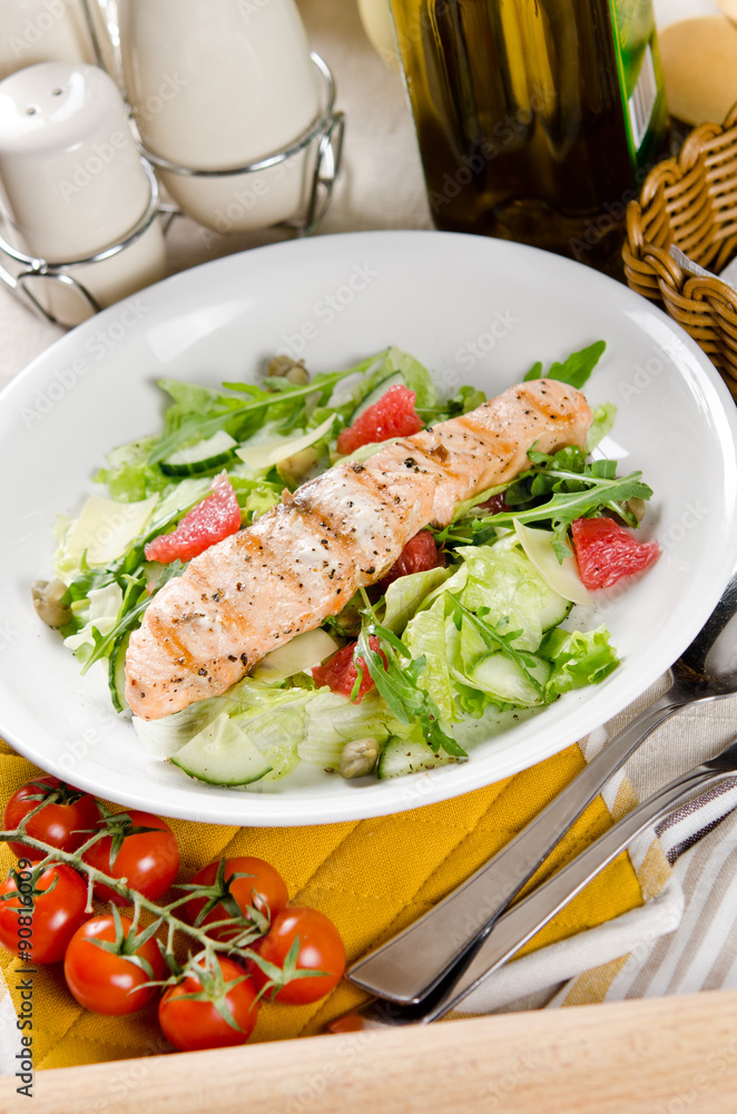 Salmon grilled with mixed salad of fresh fruits and vegetables