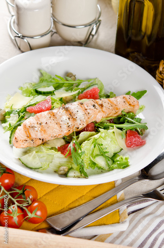 Salmon grilled with mixed salad of fresh fruits and vegetables