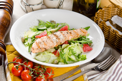 Salmon grilled with mixed salad of fresh fruits and vegetables