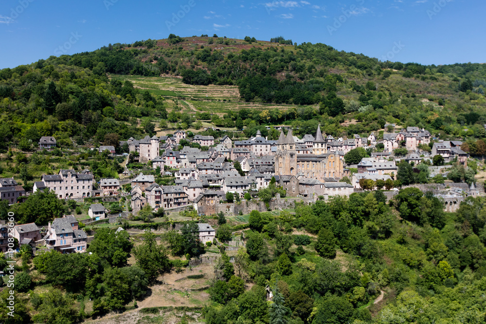 Vue du village de Conques dans l'Aveyron