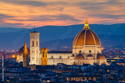 Fotografia Twilight at Duomo Florence in Florence, Italy