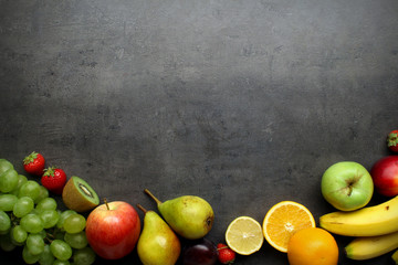Crédence de cuisine Fruits Fruits frais sur table de cuisine grise  © kreus