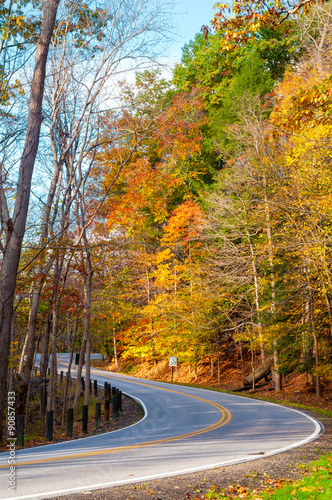 Curvy autumn road © Kenneth Sponsler