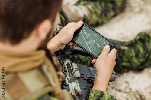 Konstfotografi commander of the Rangers paves the route on an electronic satnav