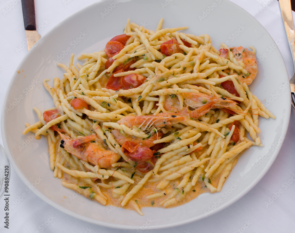 Strozzapreti with shrimp and tomatoes cherry