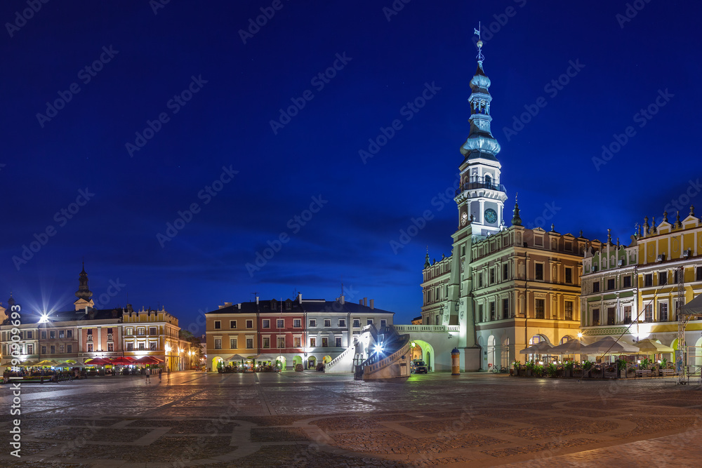Fototapeta premium Town Hall at night in Main Square. Zamosc, Poland.
