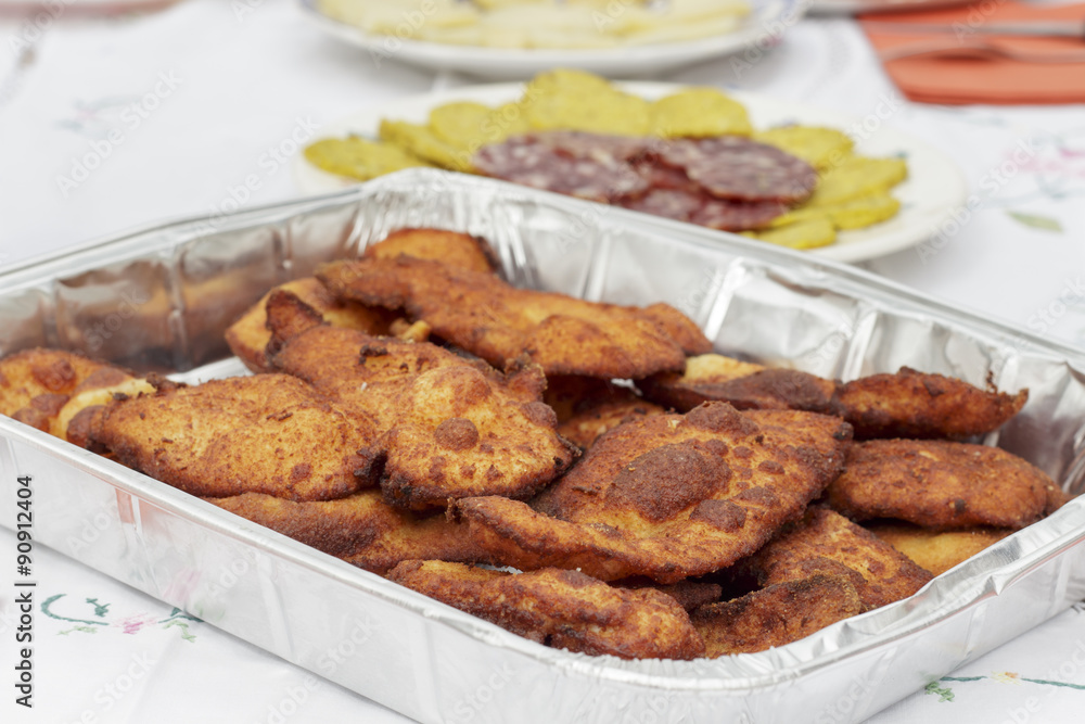Breaded chicken fillets in aluminium tray Breaded chicken fillets in aluminium tray