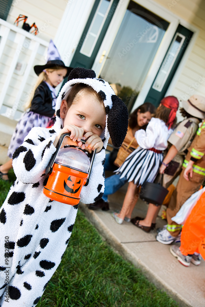 Obraz premium Halloween: Cute Trick or Treater with Flashlight