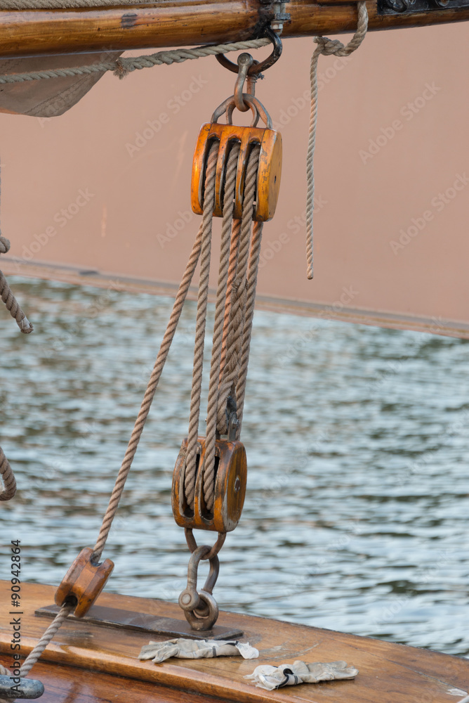 Fototapeta premium lifting block on sailing ship in museal harbour oevelgönne, hamburg