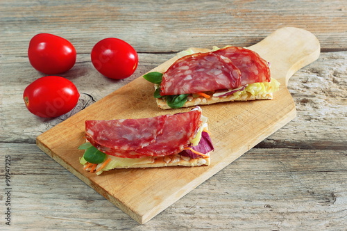 Cracker e salame