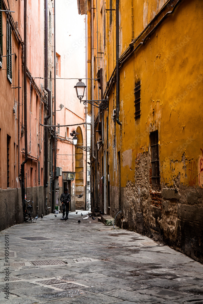 Fototapeta premium Eine Gasse in Pisa