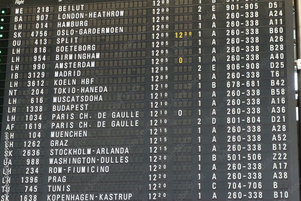 Wieviel Zeit Vor Abflug Am Flughafen stock.adobe.com