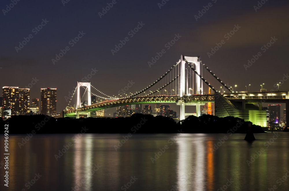 Fototapeta premium Lightup to Rainbow bridge in Odaiba City, Tokyo japan.