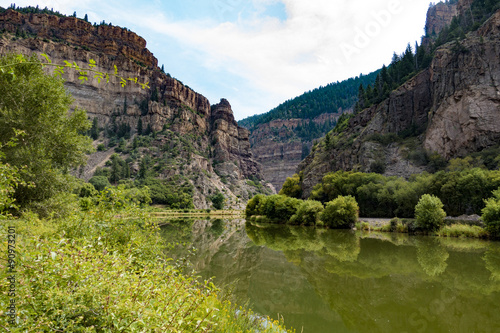 Glenwood Canyon along the Colorado River © CascadeCreatives