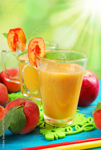 peach and apple smoothie