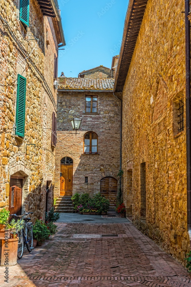 Fototapeta premium ulica średniowiecznego miasta Pienza w Toskanii. Włochy