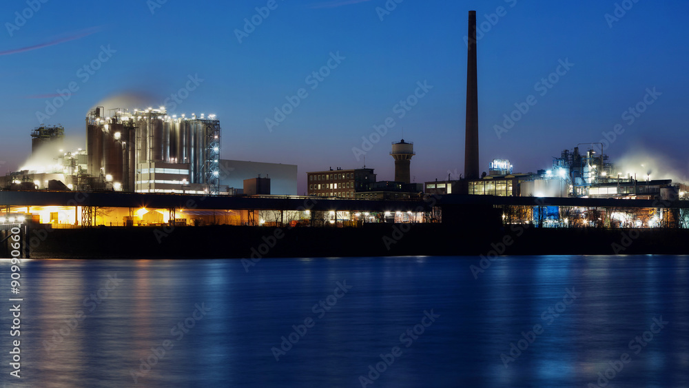 Industriegebiet am Rhein